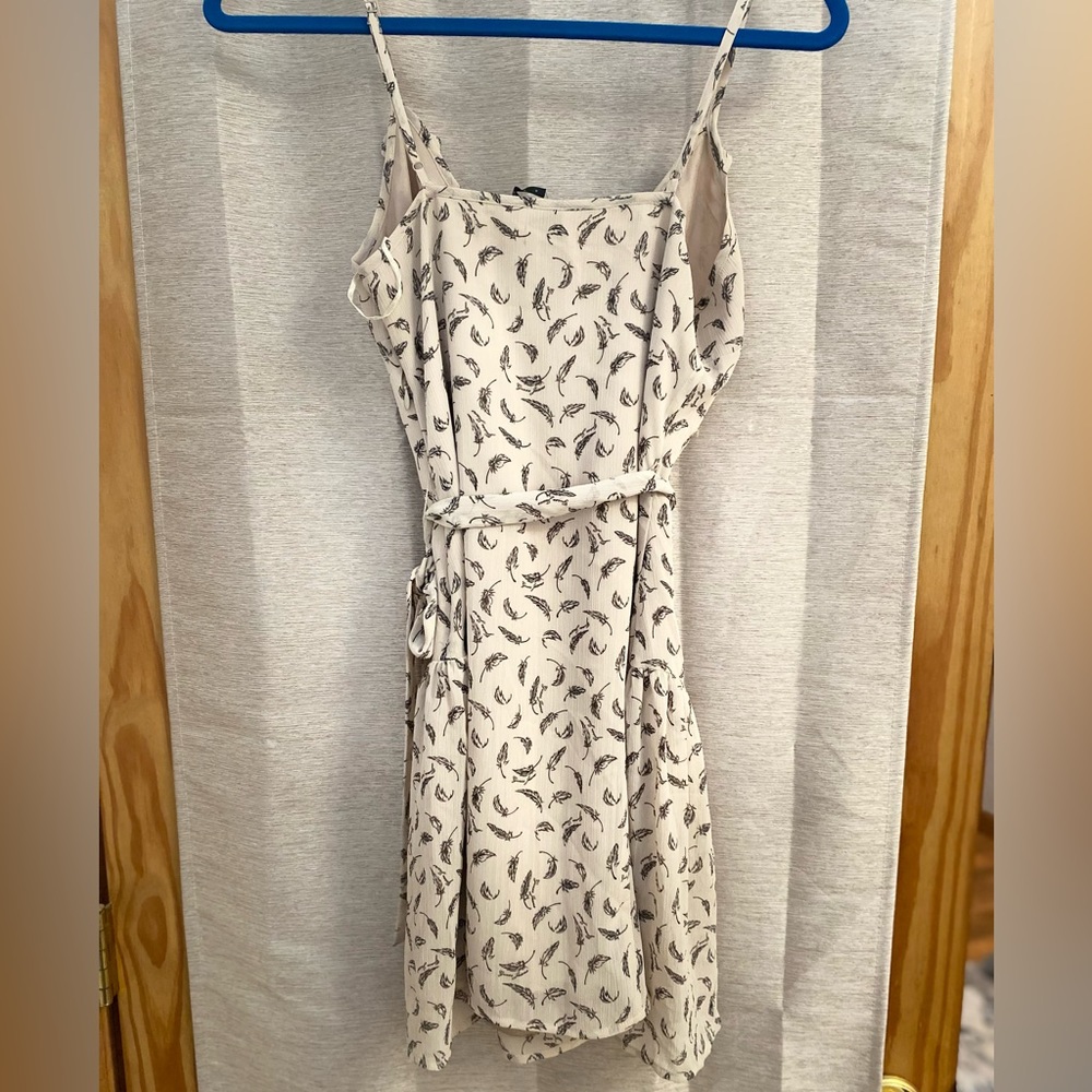 2 👗 Guess dresses